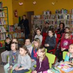 Powitanie wiosny przez uczniów klas pierwszych ZPO w Terpentynie w Bibliotece Miejskiej w Kraśniku